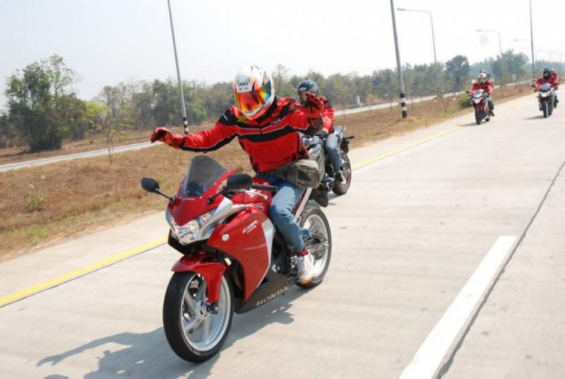 Red_Honda_CBR250R.jpg