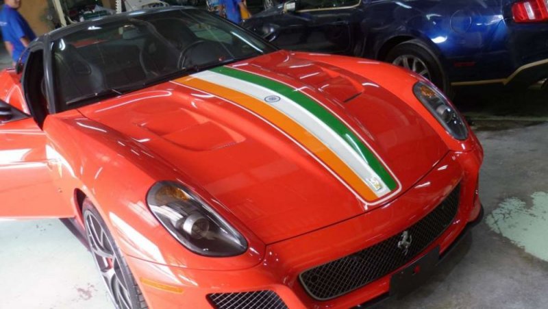 MS_Dhoni_Ferrari_India_GTO.jpg