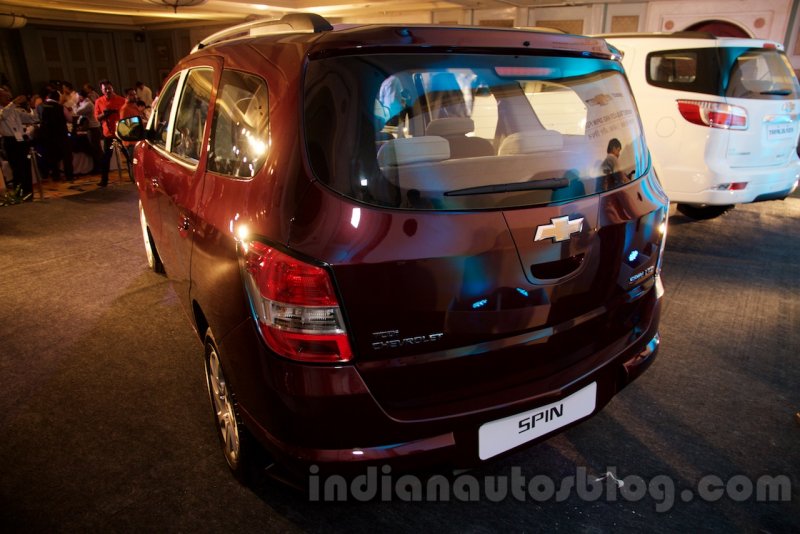 2017-Chevrolet-Spin-rear-end-unveiled-in-Delhi.jpg