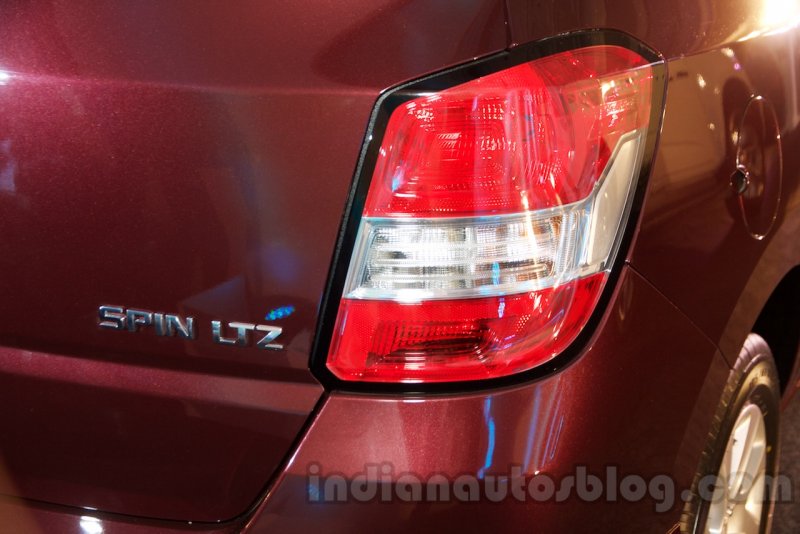 2017-Chevrolet-Spin-taillamp-unveiled-in-Delhi.jpg