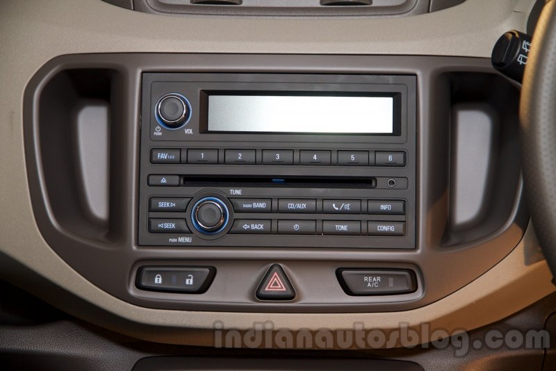 2017-Chevrolet-Spin-music-system-unveiled-in-Delhi.jpg