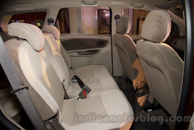 2017-Chevrolet-Spin-rear-cabin-unveiled-in-Delhi.jpg