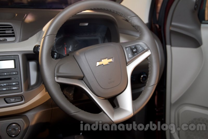 2017-Chevrolet-Spin-steering-wheel-unveiled-in-Delhi.jpg