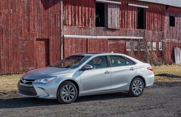 Toyota-Camry_2015_800x600_wallpaper_01.jpg