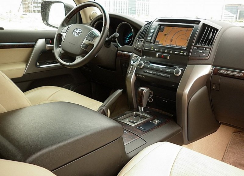 2011-Toyota-Land-Cruiser-5.7-Xtreme-10.jpg