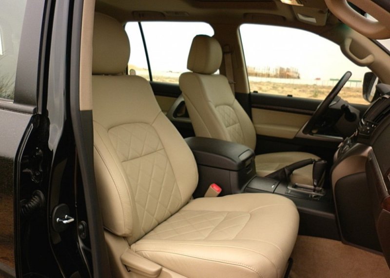 2011-Toyota-Land-Cruiser-5.7-Xtreme-11.jpg