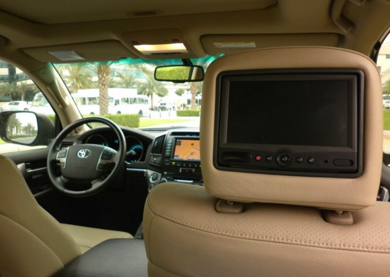 2011-Toyota-Land-Cruiser-5.7-Xtreme-15.jpg