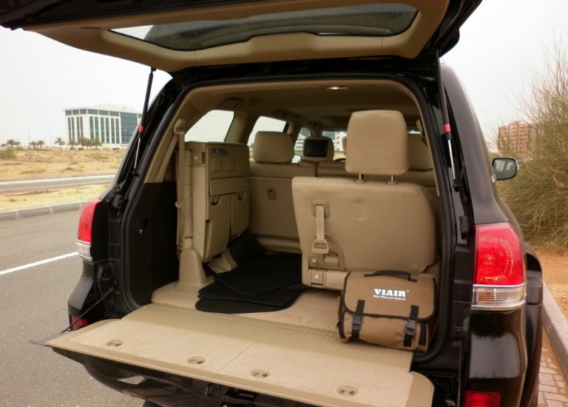 2011-Toyota-Land-Cruiser-5.7-Xtreme-14.jpg