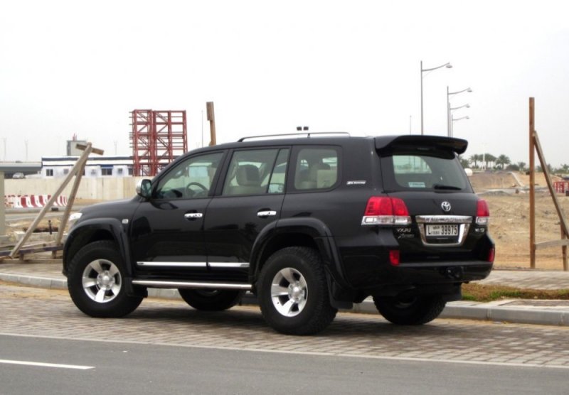 2011-Toyota-Land-Cruiser-5.7-Xtreme-3.jpg