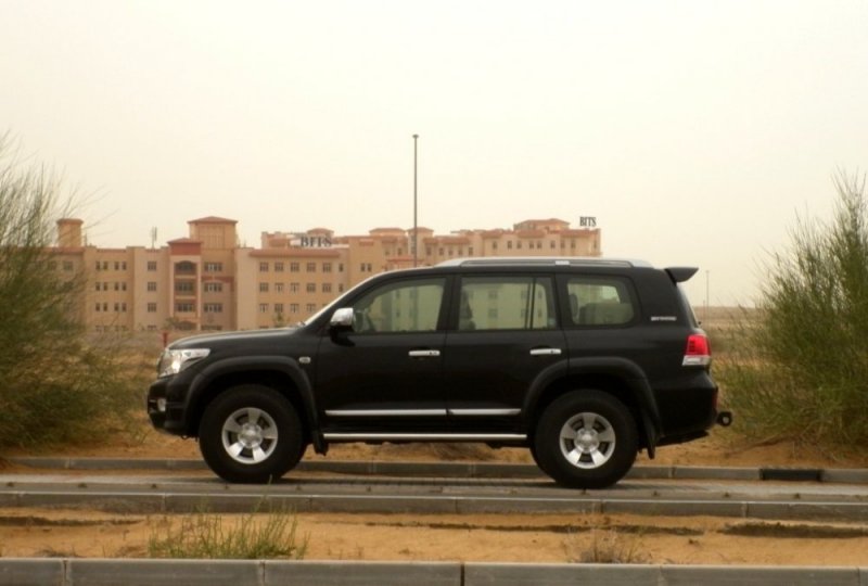 2011-Toyota-Land-Cruiser-5.7-Xtreme-7.jpg