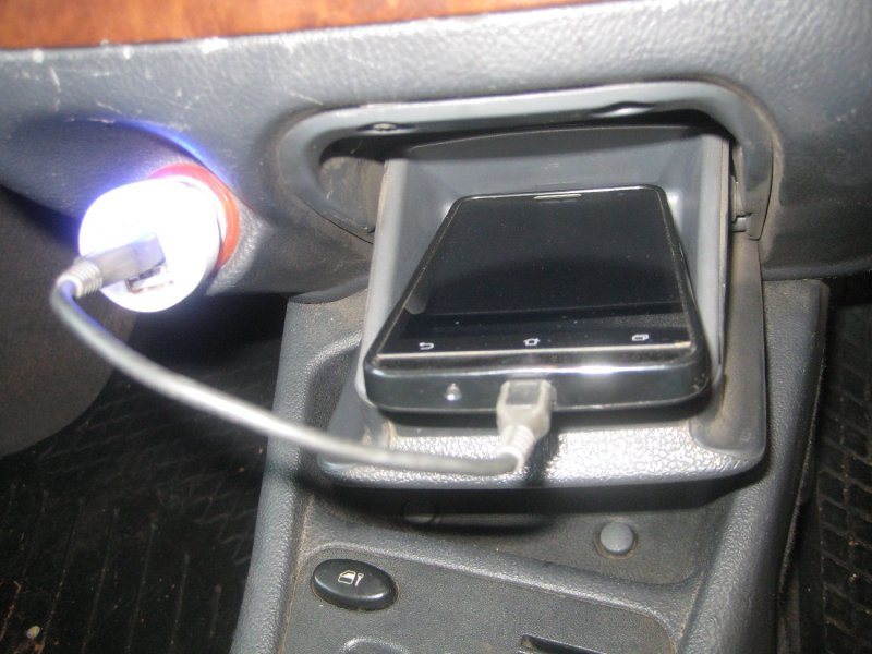 P10a-MobCharger.JPG