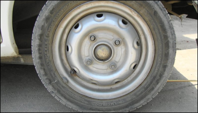 unscrew-flat-tyre.JPG