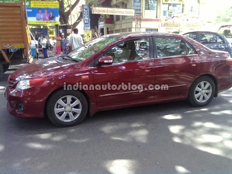 Toyota-Corolla-Altis-facelift-India-spied-2.jpg