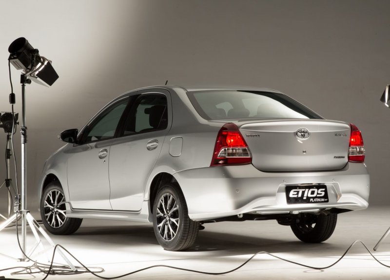 Toyota-Etios-Platinum-16.jpg