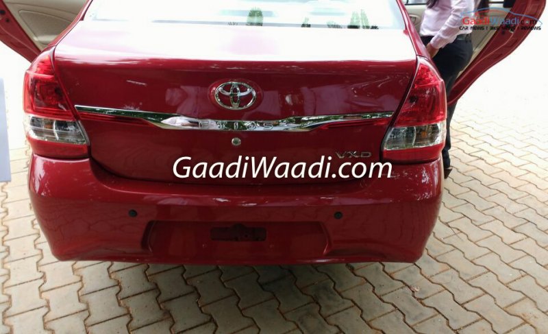 Toyota-Etios-facelift-rear-India-leaked.jpg