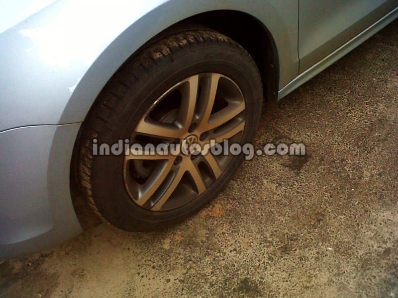 New-VW-Jetta-India-4.jpg