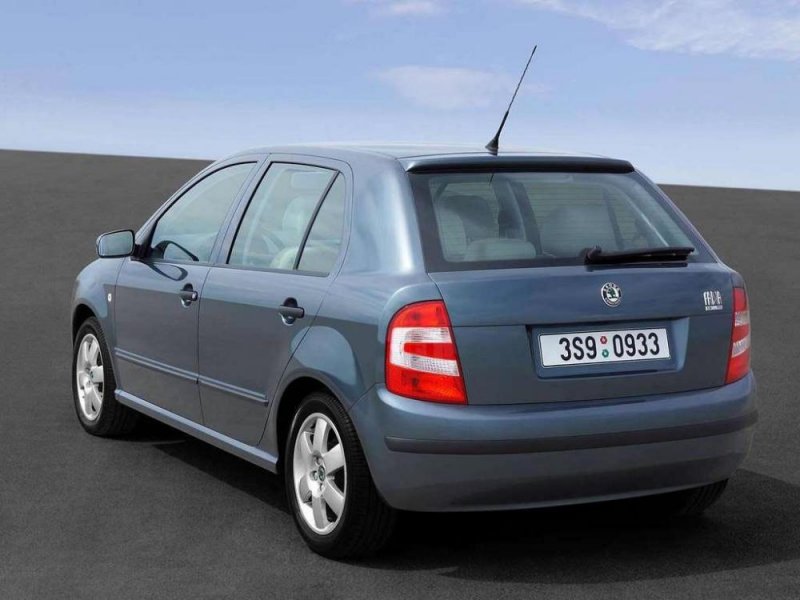 Skoda_Fabia_Hatchback_ext_5.jpg