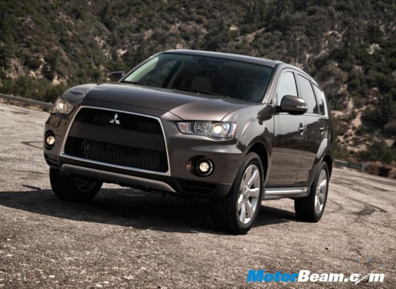 2010_Mitsubishi_Outlander_India.jpg