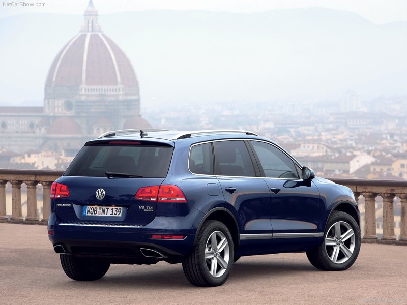 Volkswagen-Touareg_2011_800x600_wallpaper_20.jpg