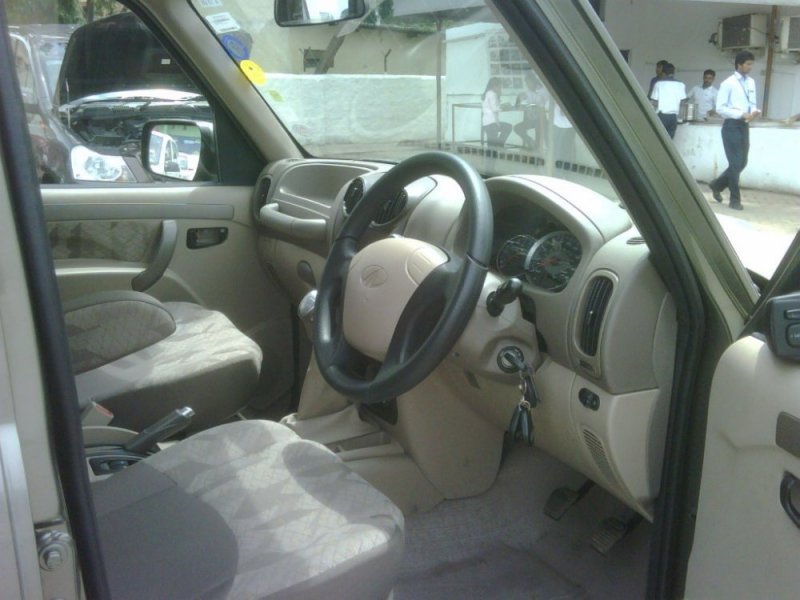 mahindra_scorpio_interiors.jpg