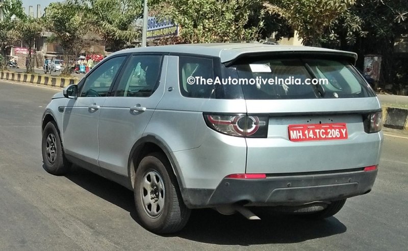 Range-Rover-Discovery-Base-Version-Spied-2.jpg