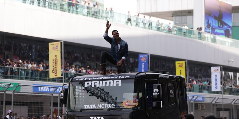 Akshay Kumar at the Tata Motors T1 Prima Truck Racing Championship Seaso....jpg