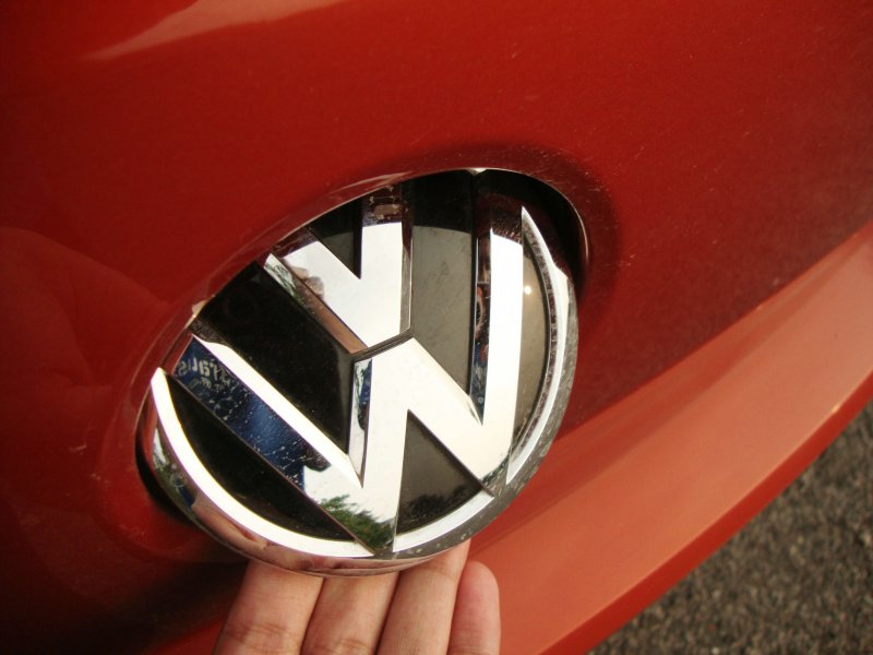 VW-Logo-Boot-Opener.JPG