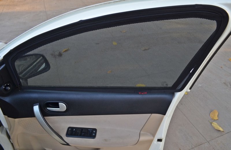 Ford-Fiesta-Classic-Magnetic-Sunshades-1.JPG