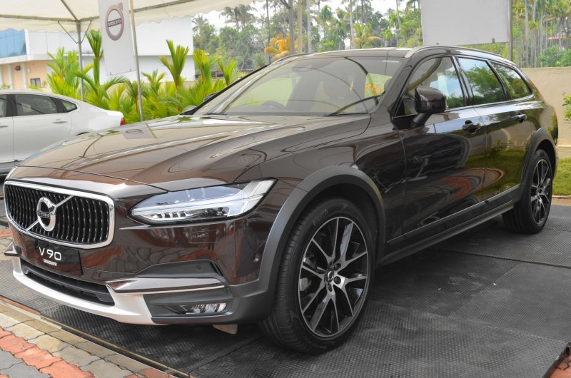 Volvo-V90.JPG