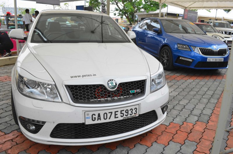 Skoda-Laura-vRS.JPG