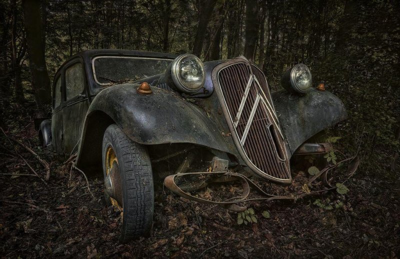 vintage-car-abandoned-6.jpg