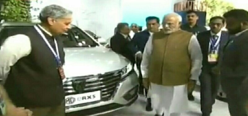 Hon'ble PM Shri Narendra Modi inspecting the global electric vehicle MG ....jpeg