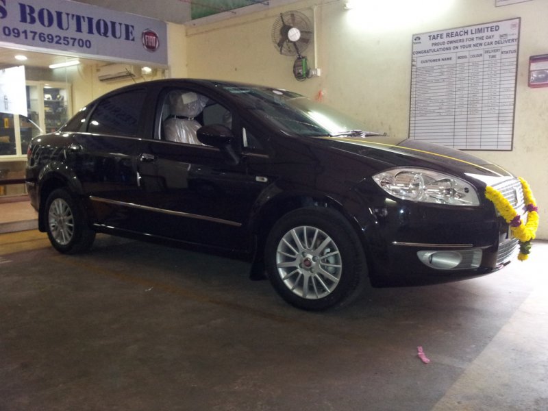 black fiat linea2.jpg