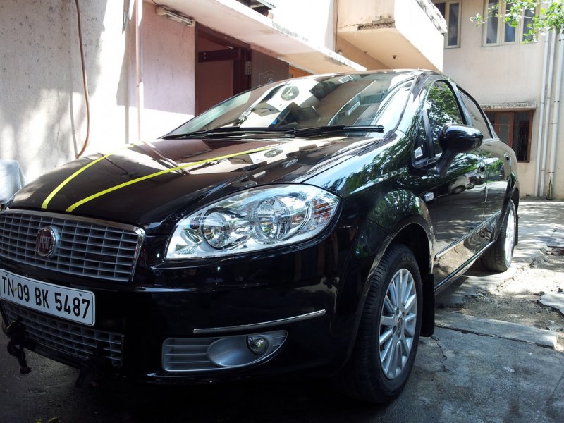 black fiat linea3.jpg