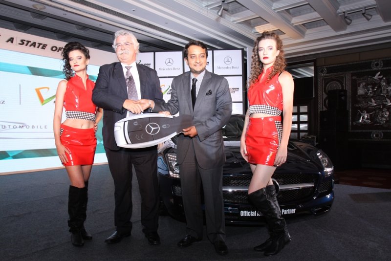 Pic2-Mr. Peter Honegg, Managing Director & CEO, Mercedes-Benz India poses with Sameer Gaur, Mana.JPG