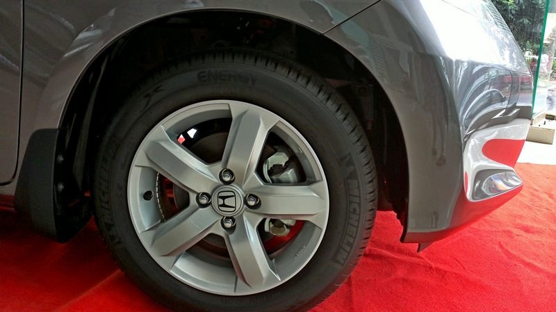 jazz front tire.jpg