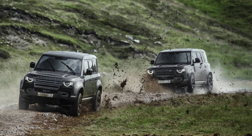 Range-Rover-Defender-No-Time-To-Die.jpg