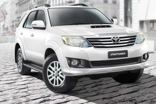 2012-Toyota-Fortuner-01.jpg