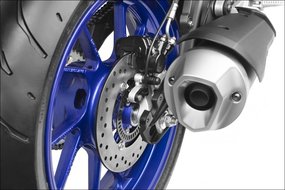 Traction Control_R15 V4 Racing Blue.jpg