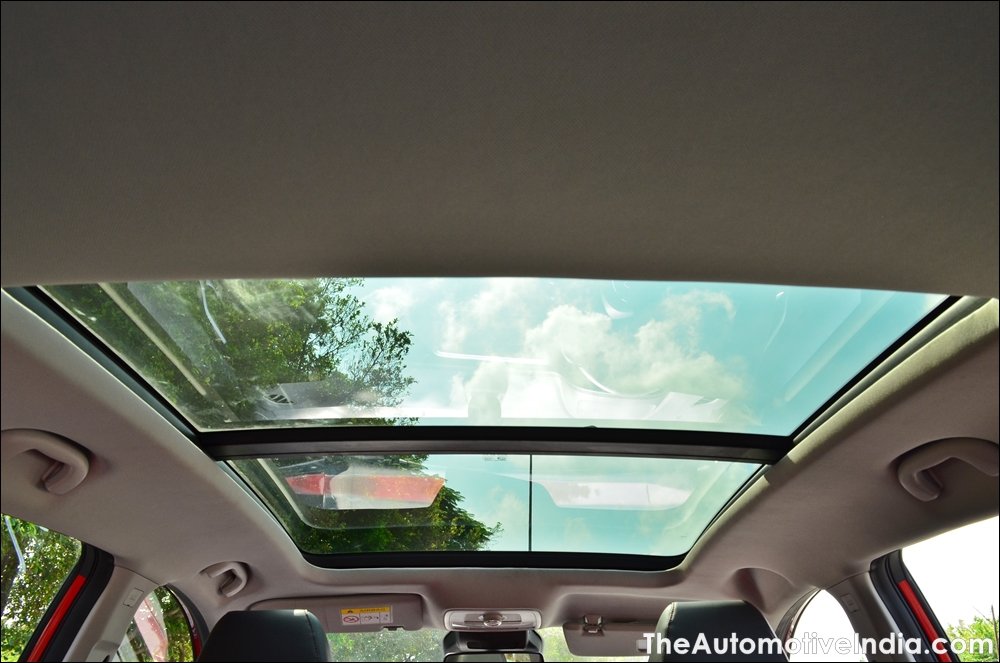 MG-Astor-Panoramic-Sunroof.JPG