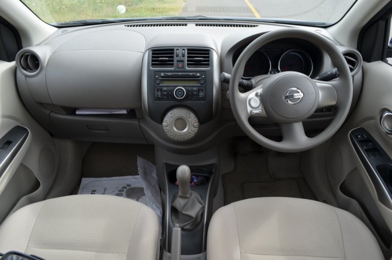 Nissan Sunny Dashboard.jpg