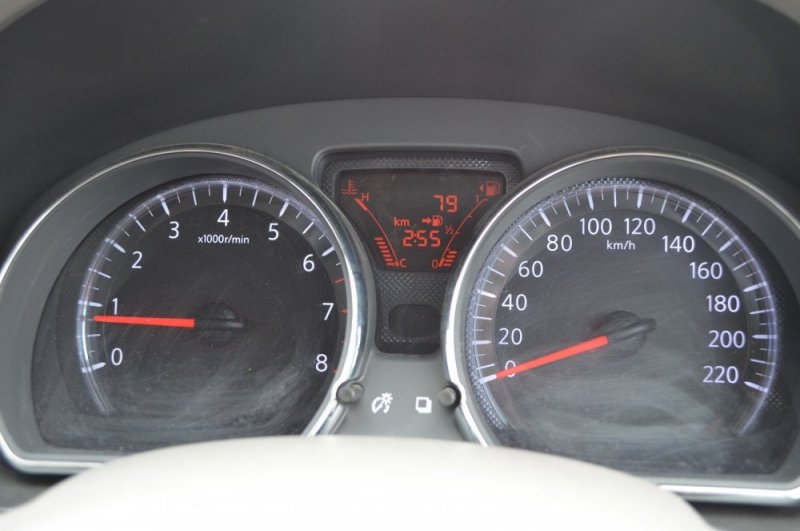 Nissan Sunny Instrument Cluster.jpg