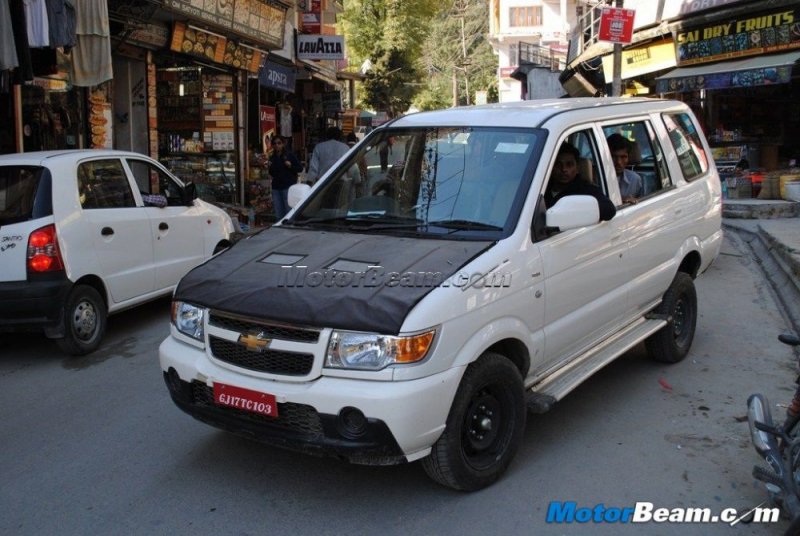 2012_Chevrolet_Tavera_Facelift.jpg