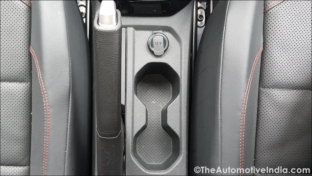 Volkswagen-Virtus-Front-Cupholders.jpg