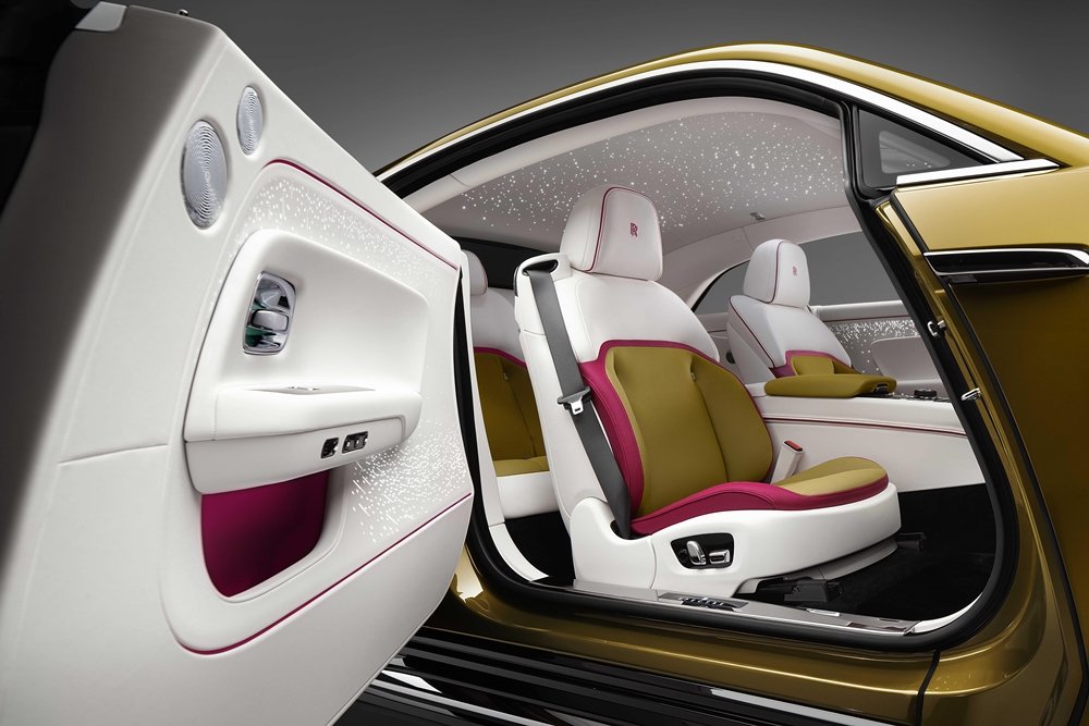 Rolls-Royce-Spectre-Front-Seats.jpg