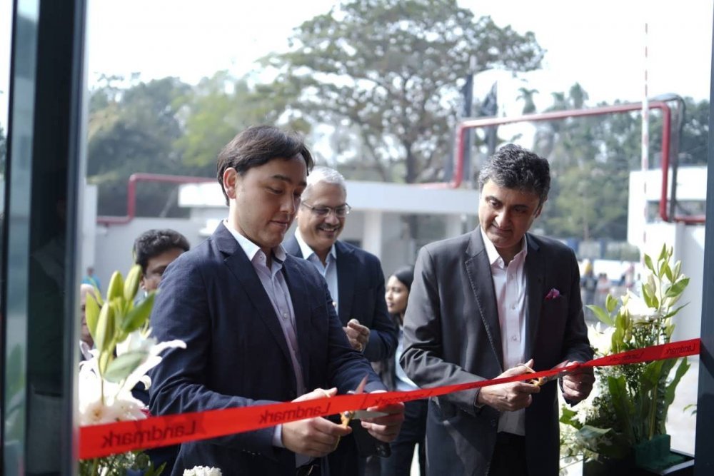 Mercedes-Benz-Benchmark-Kolkata-Inauguration.jpeg