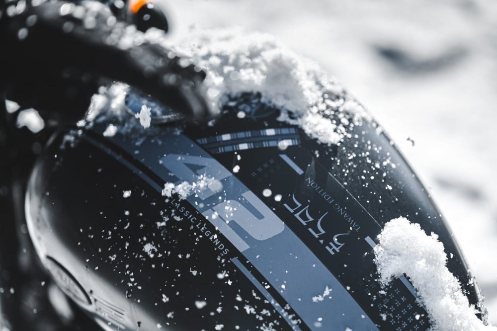 Jawa 42 Tawang Edition - Detail Snow.jpg