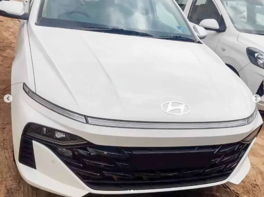 Hyundai-Verna-2023-Front.jpg