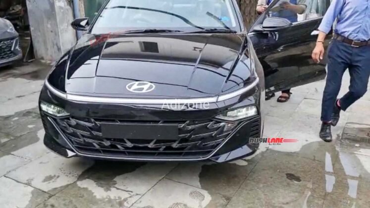 Hyundai-Verna-2023-Black-Front.jpg