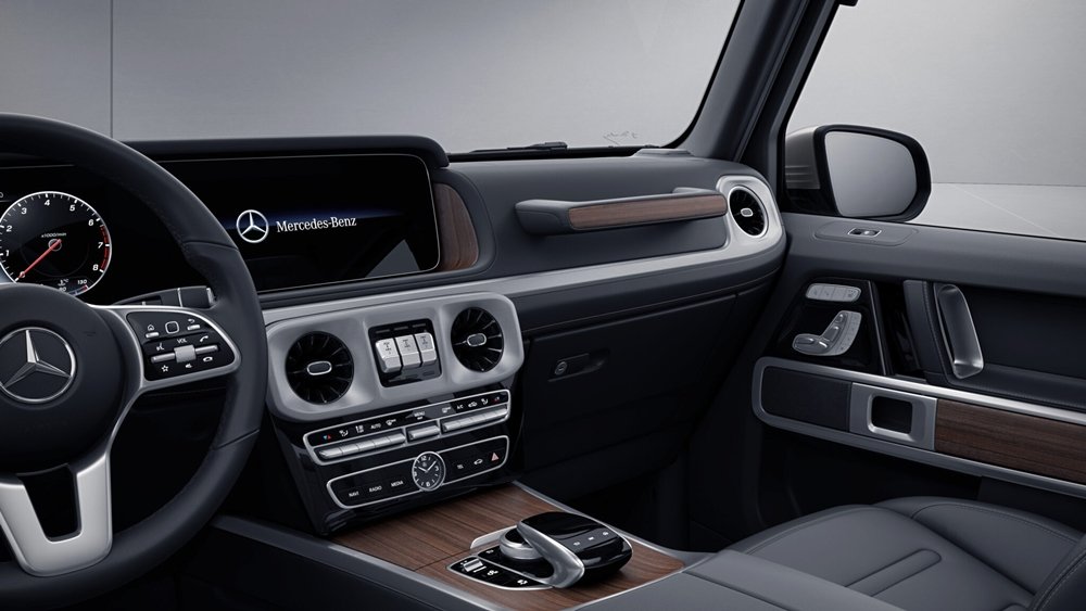 Mercedes-Benz-G400d-AMG-Line-Interior.jpg